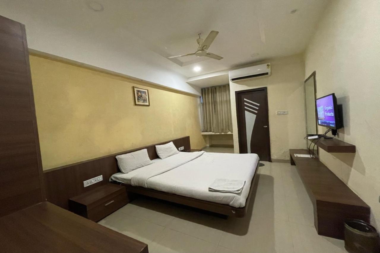 Collection O 84499 Hotel Nakshatra Inn Indaur Kültér fotó
