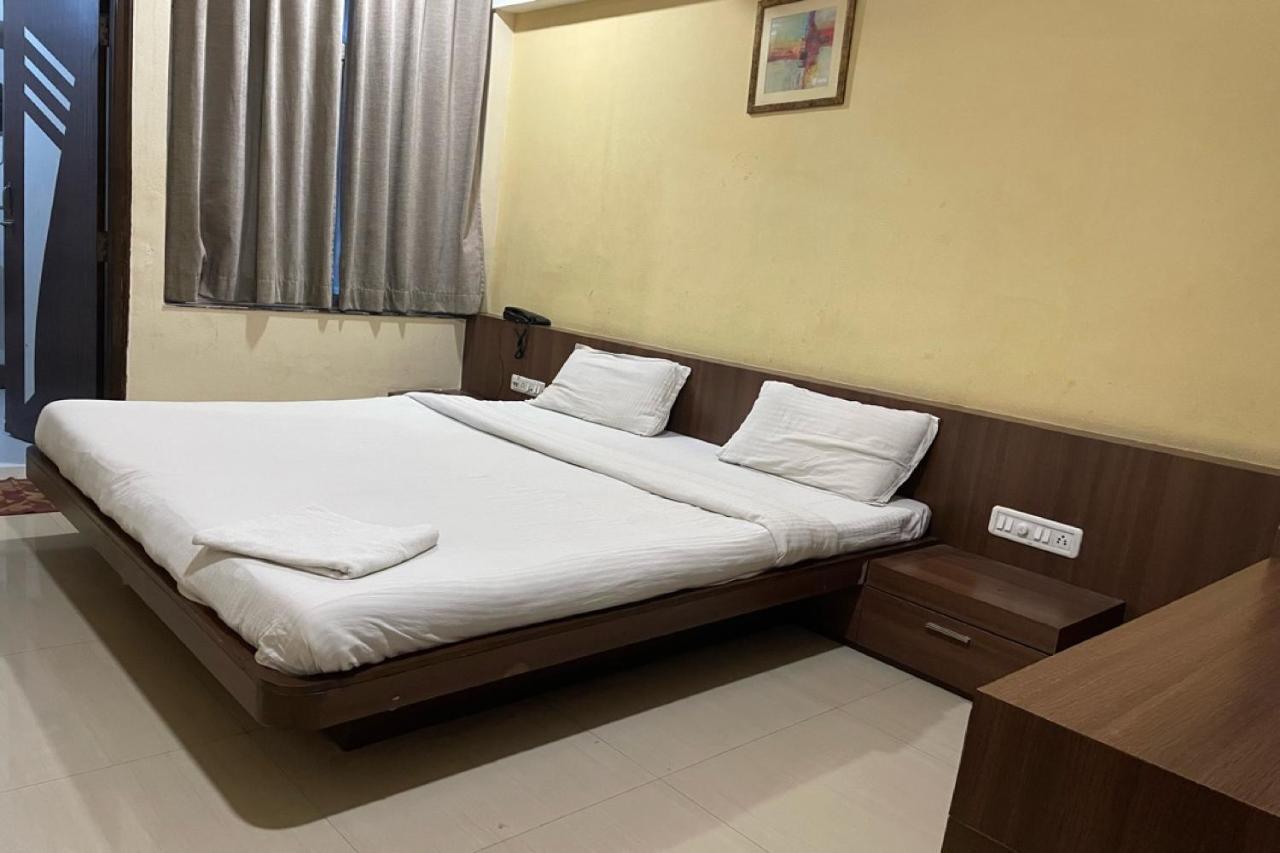 Collection O 84499 Hotel Nakshatra Inn Indaur Kültér fotó