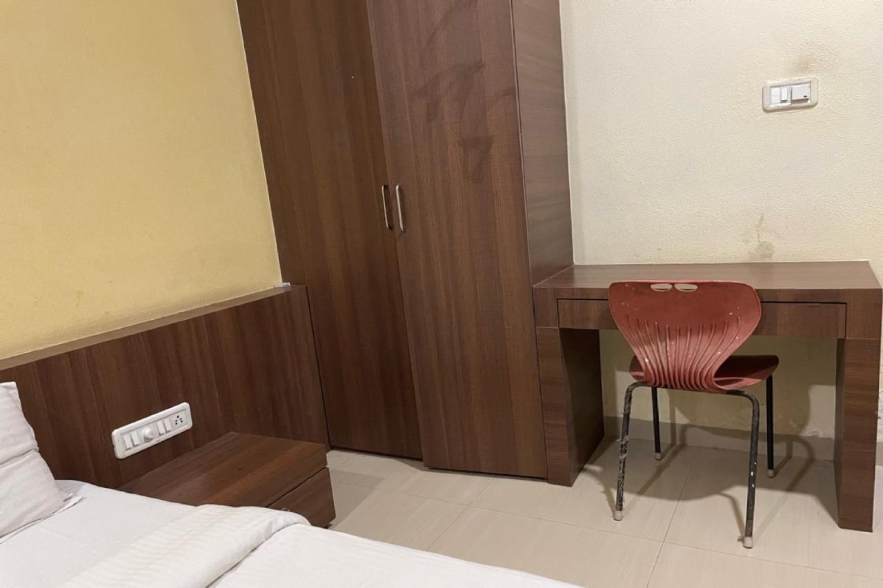 Collection O 84499 Hotel Nakshatra Inn Indaur Kültér fotó